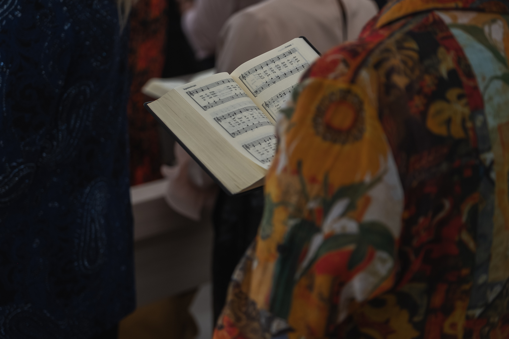 Musikbuch in der Kirche