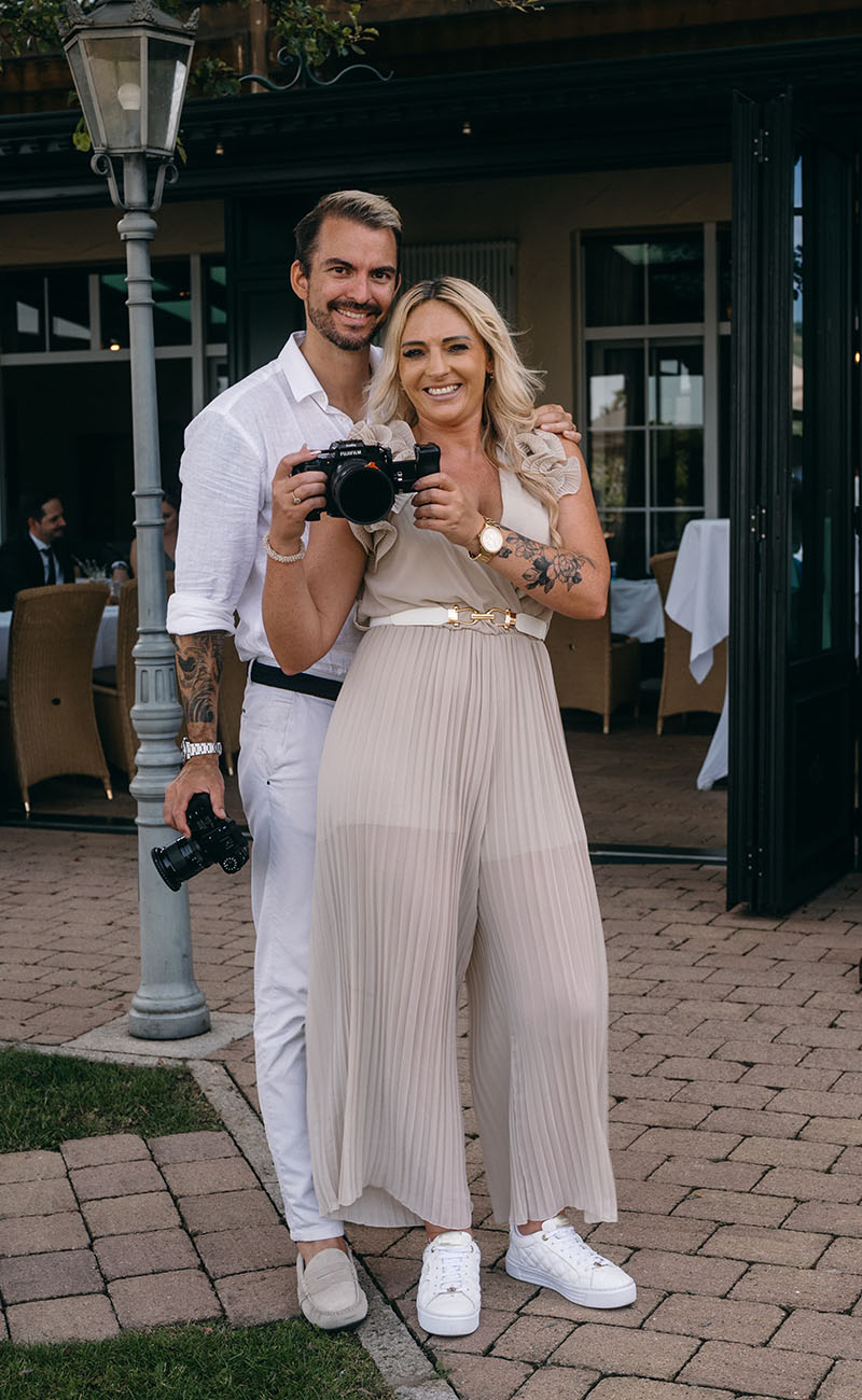 Die Hochzeitsvideografen Gerrit und Nadine auf einer Hochzeit im Sonnenhof Aspach